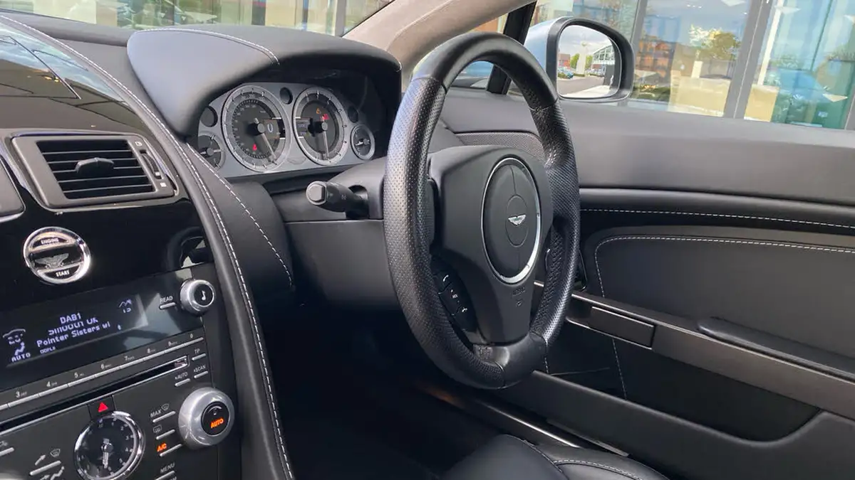 2016-aston-martin-vantage-47-v8-vantage-coupe-big-24