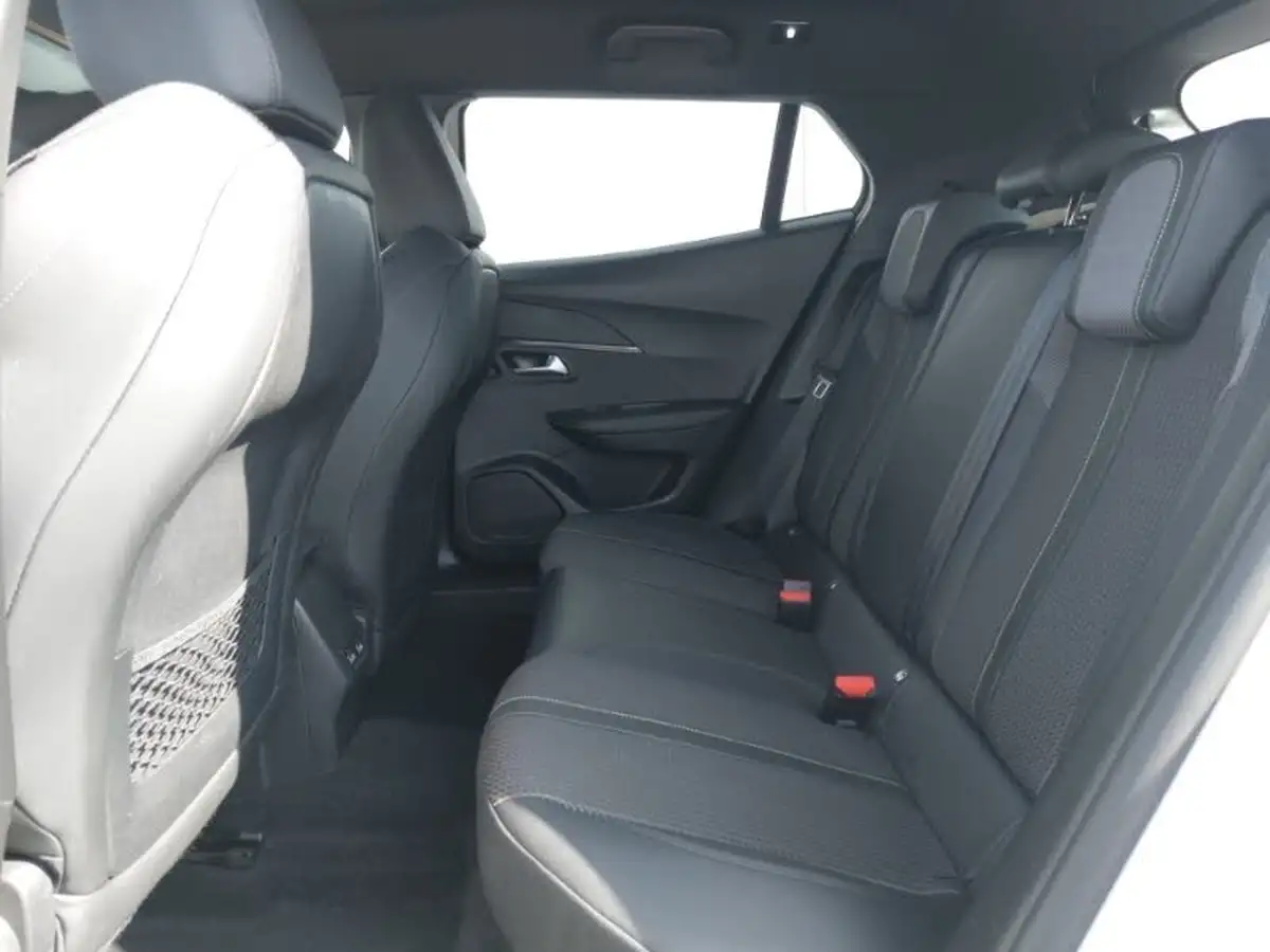 2023-peugeot-2008-suv-12-puretech-gt-130bhp-station-wagon-eat8-big-5