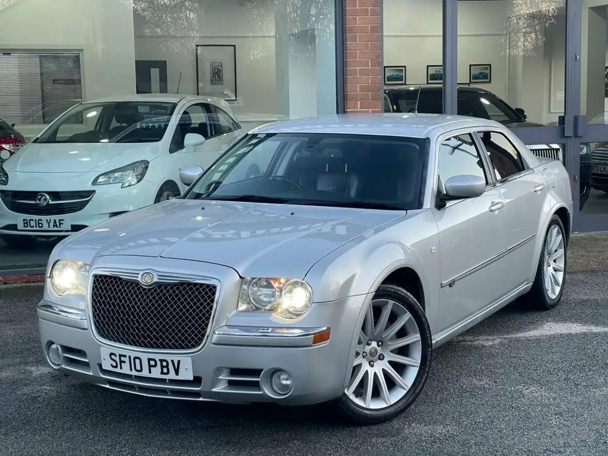 2010-chrysler-300c-30td-srt-design-saloon-4d-big-1