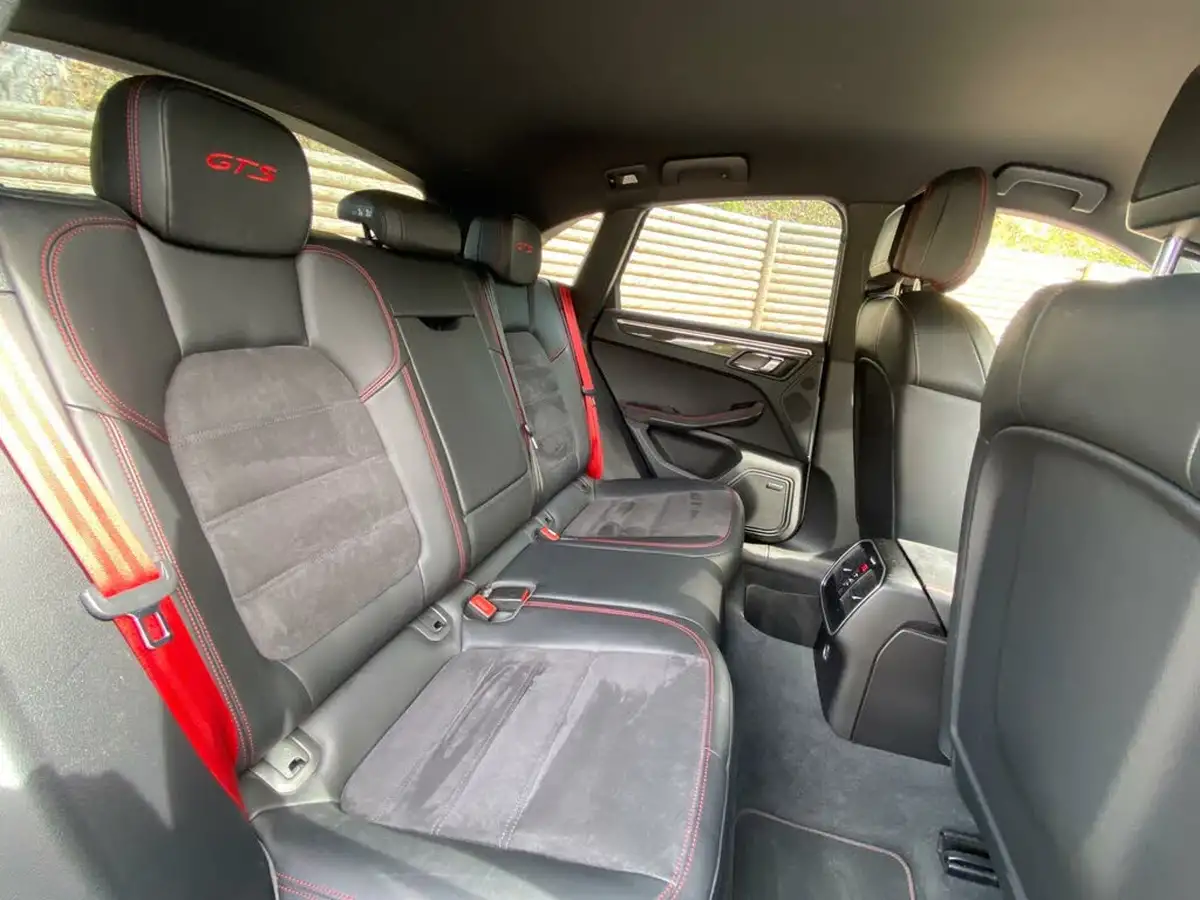 2016-porsche-macan-30-gts-big-24