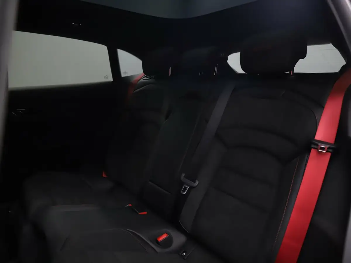 2023-porsche-taycan-e-gts-sport-turismo-big-13
