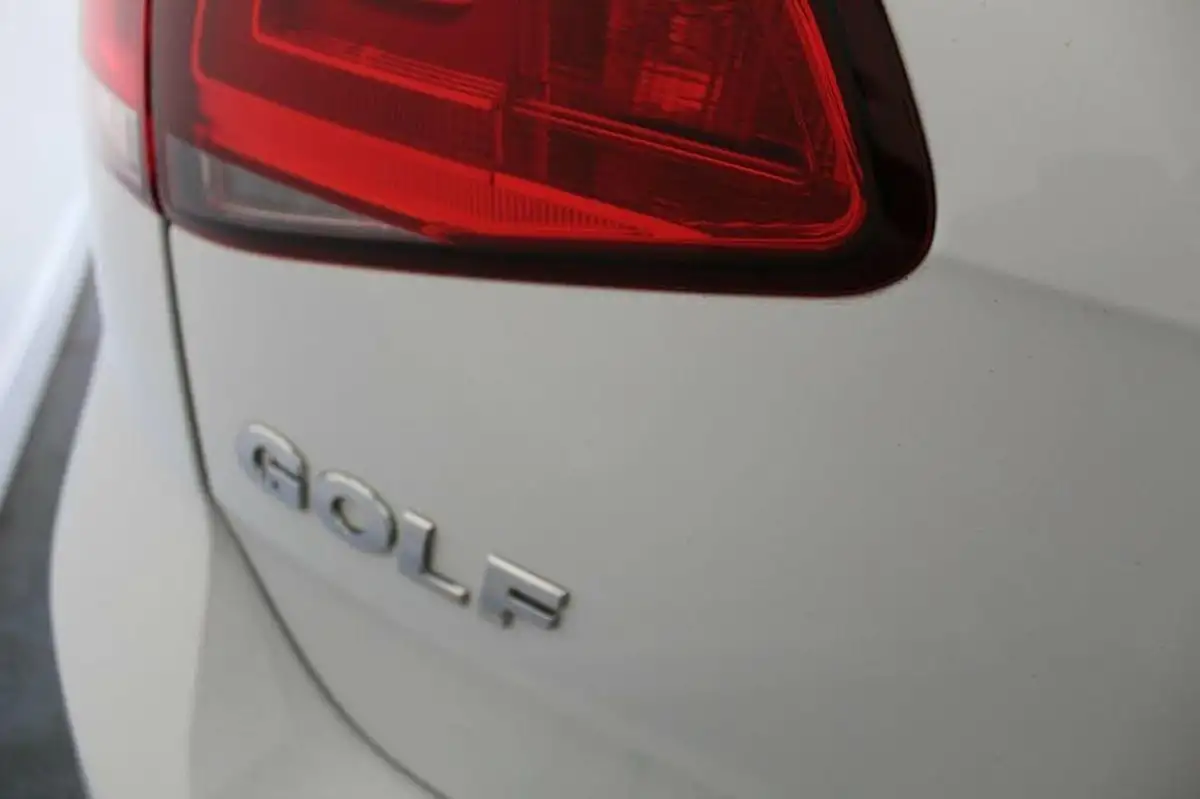 2014-volkswagen-golf-20tdi-match-5d-dsg-big-10