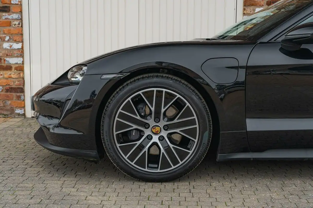 2022-porsche-taycan-e-base-408ps-big-12