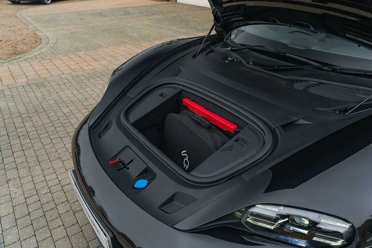 2022-porsche-taycan-e-base-408ps-big-8