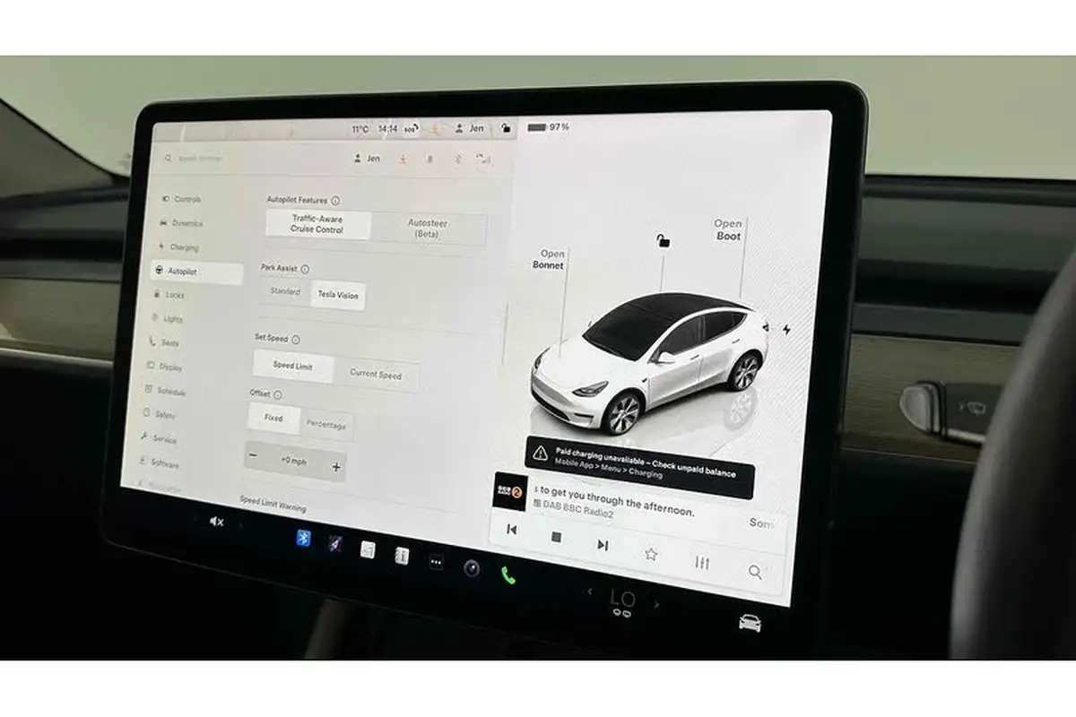 2022-tesla-model-y-e-long-range-big-38