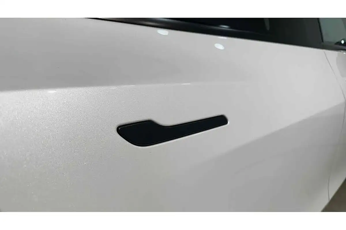 2022-tesla-model-y-e-long-range-big-12