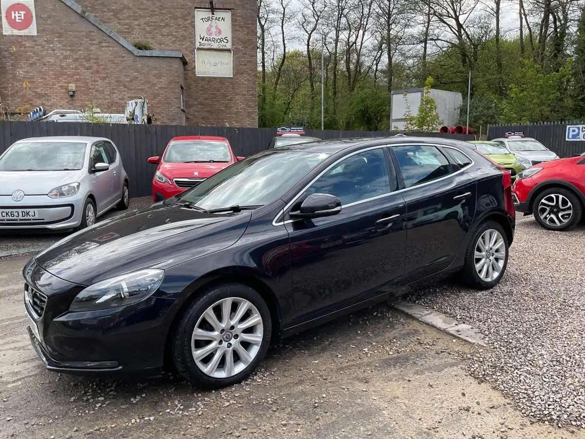 2014-volvo-v40-16td-d2-se-lux-big-77