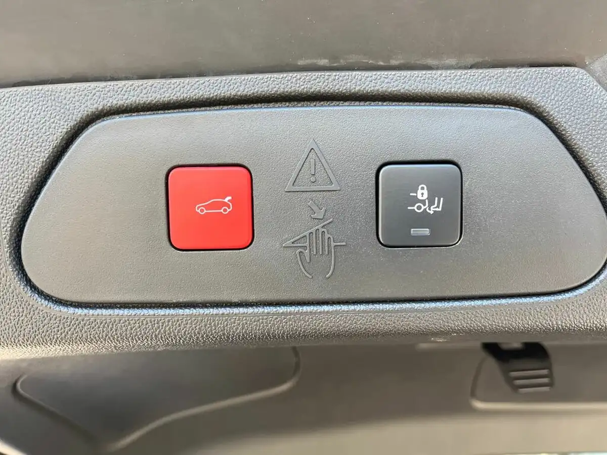 2023-vauxhall-grandland-12-ultimate-130ps-auto-big-15