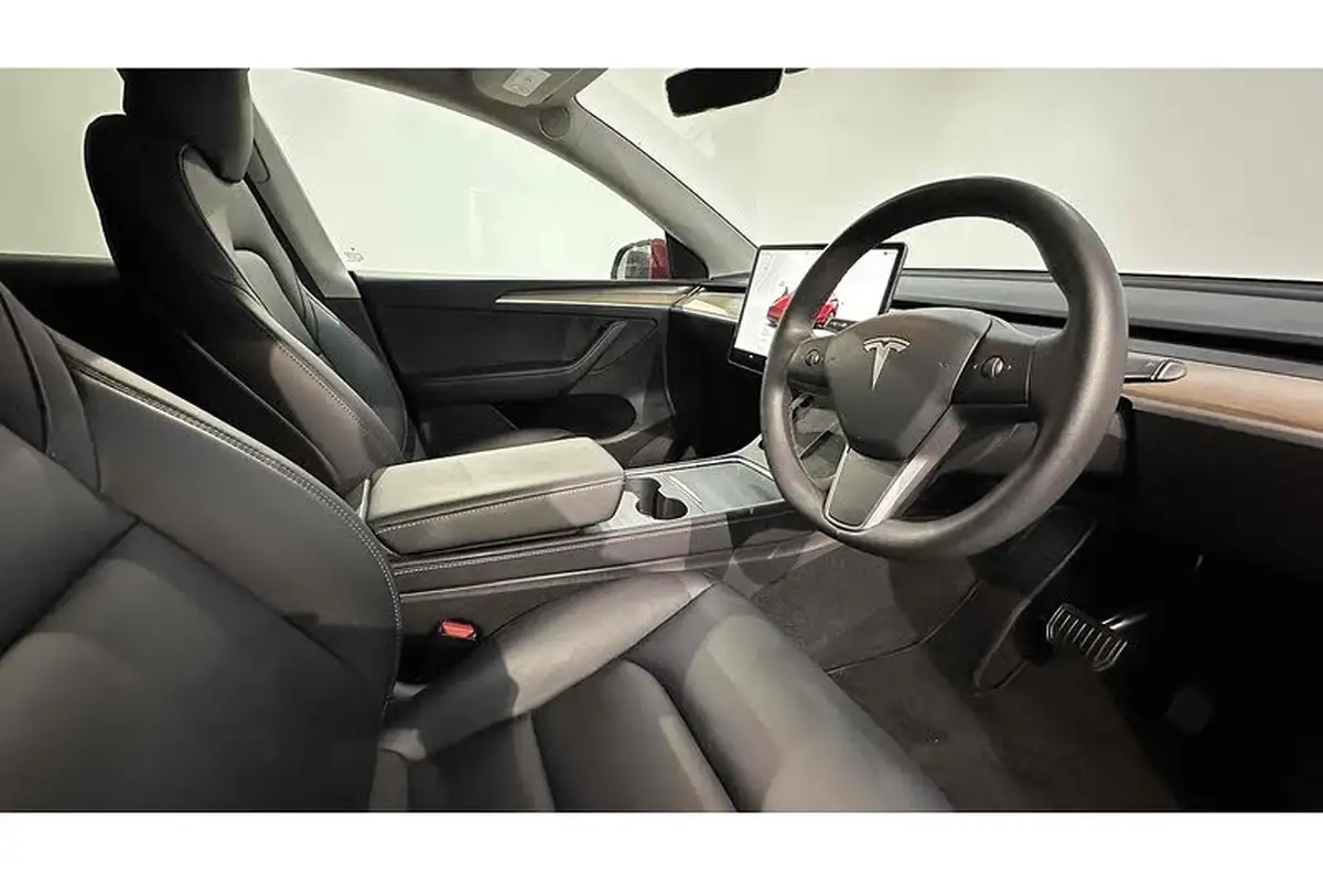 2022-tesla-model-y-e-long-range-big-26