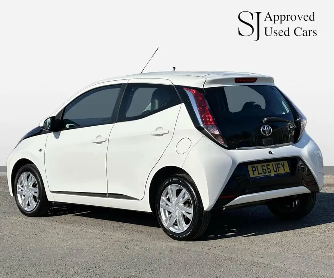 2015-toyota-aygo-10-vvt-i-x-pression-5d-big-6