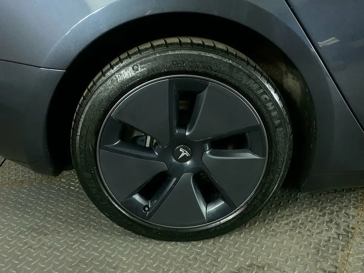 2022-tesla-model-3-e-rwd-big-11