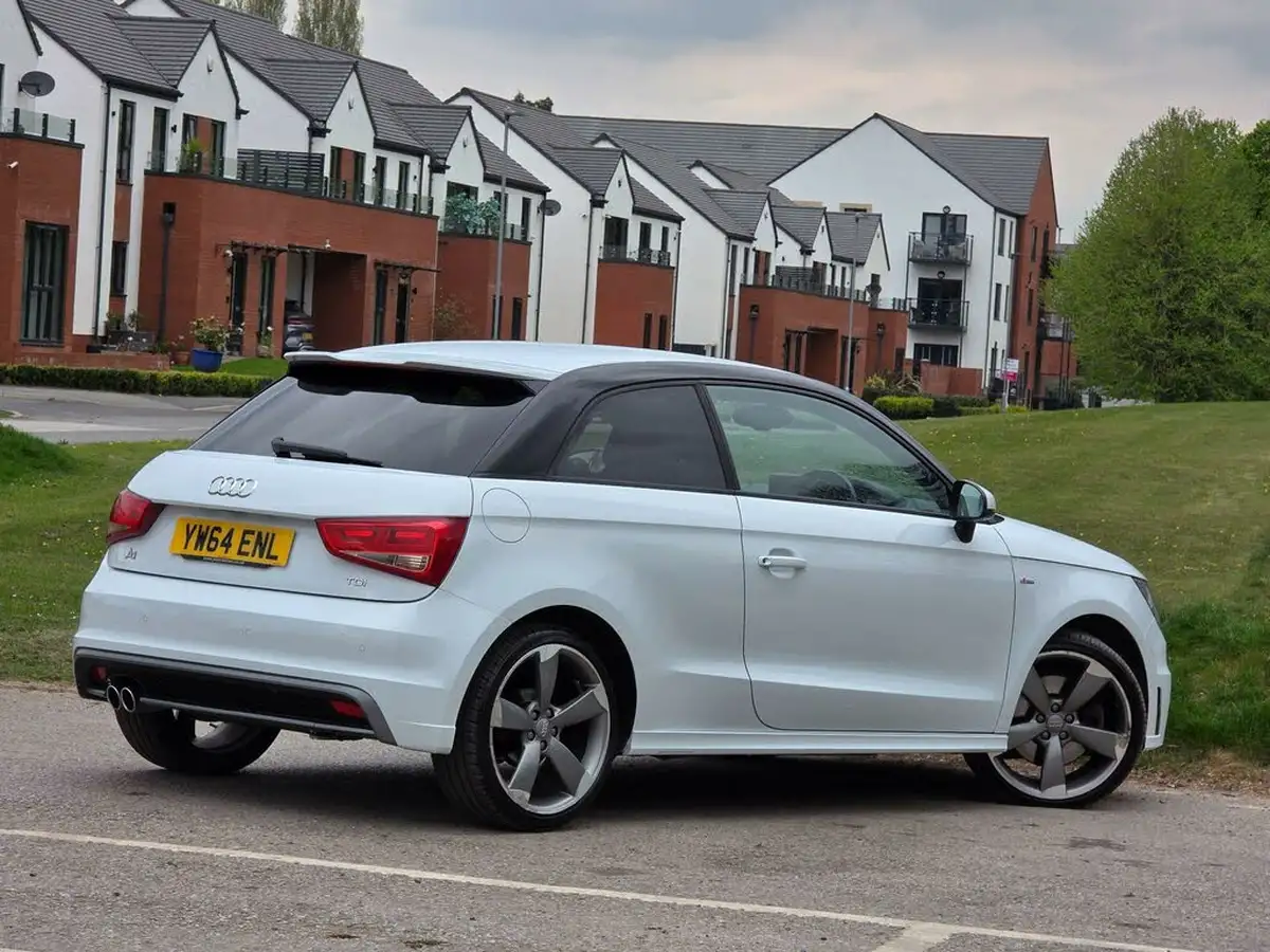 2015-audi-a1-20td-black-edition-hatchback-3d-big-6