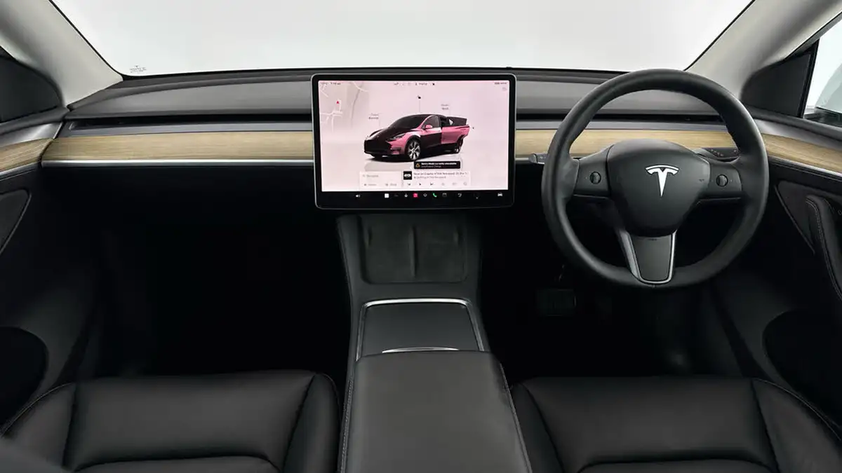 2022-tesla-model-y-e-long-range-big-10