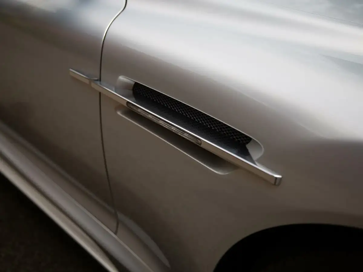 2011-aston-martin-dbs-60-touchtronic-big-40