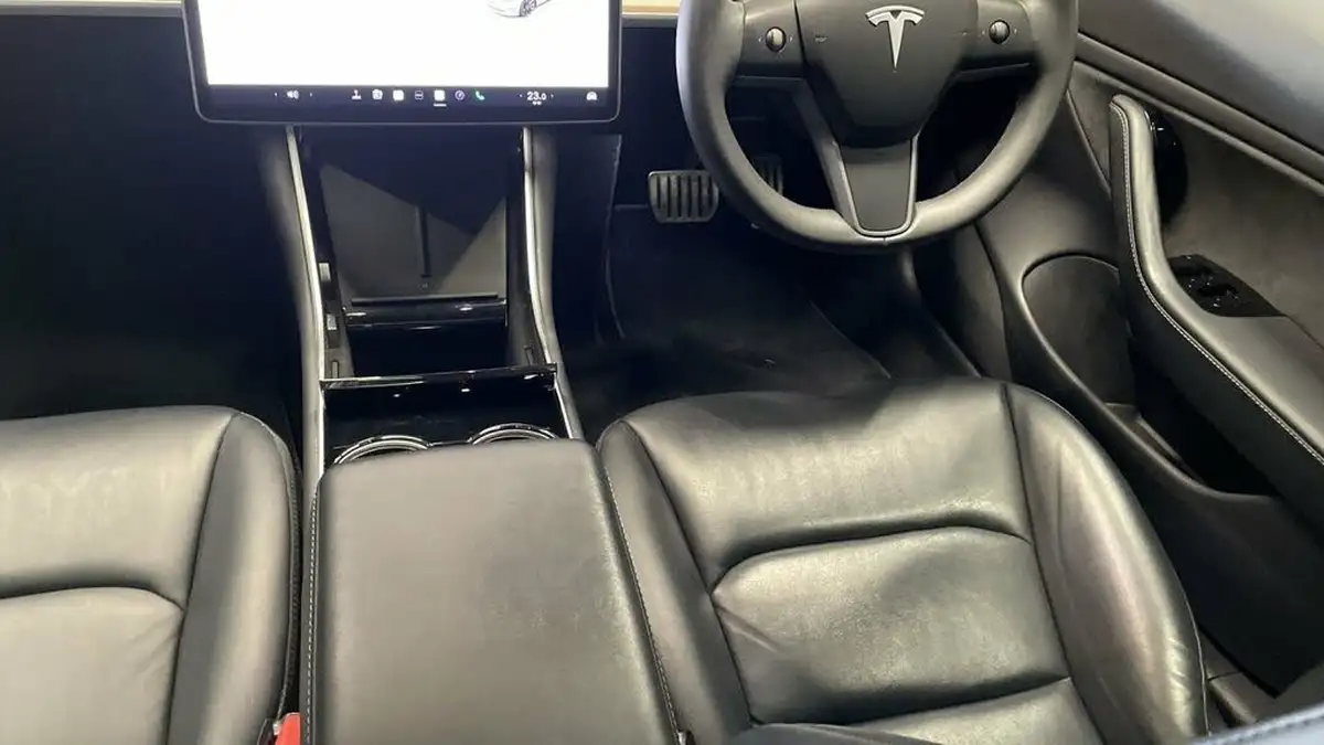 2020-tesla-model-3-e-performance-big-14