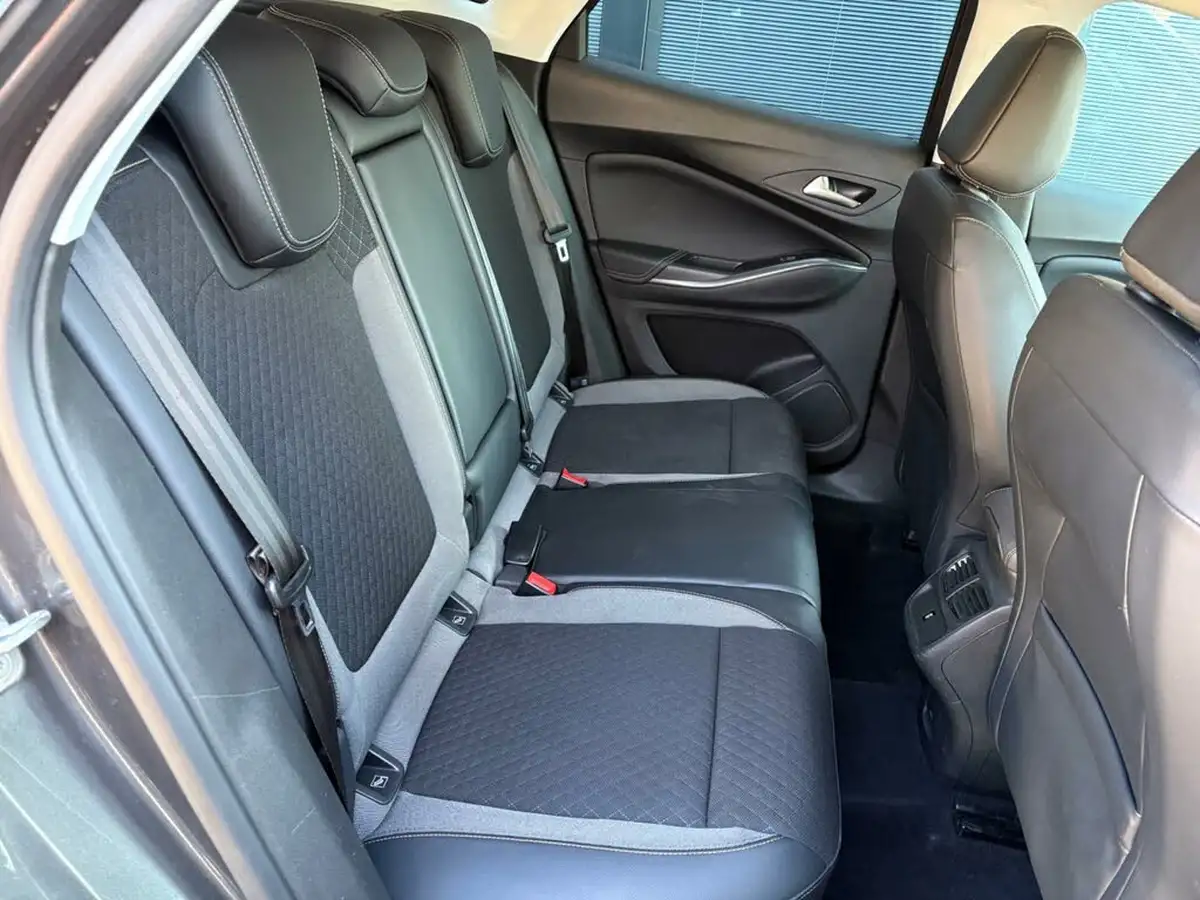 2018-vauxhall-grandland-x-12-sport-nav-130ps-big-10