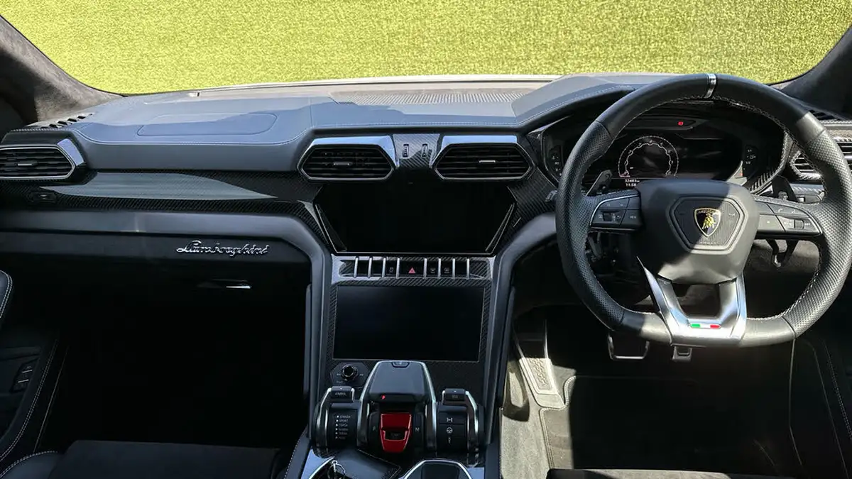 2022-lamborghini-urus-40-no-trim-big-6
