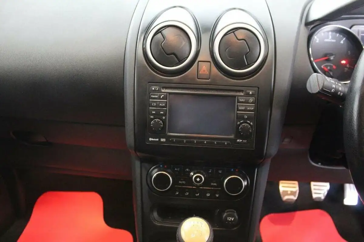 2011-nissan-qashqai2-16td-tekna-ss-4wd-big-28