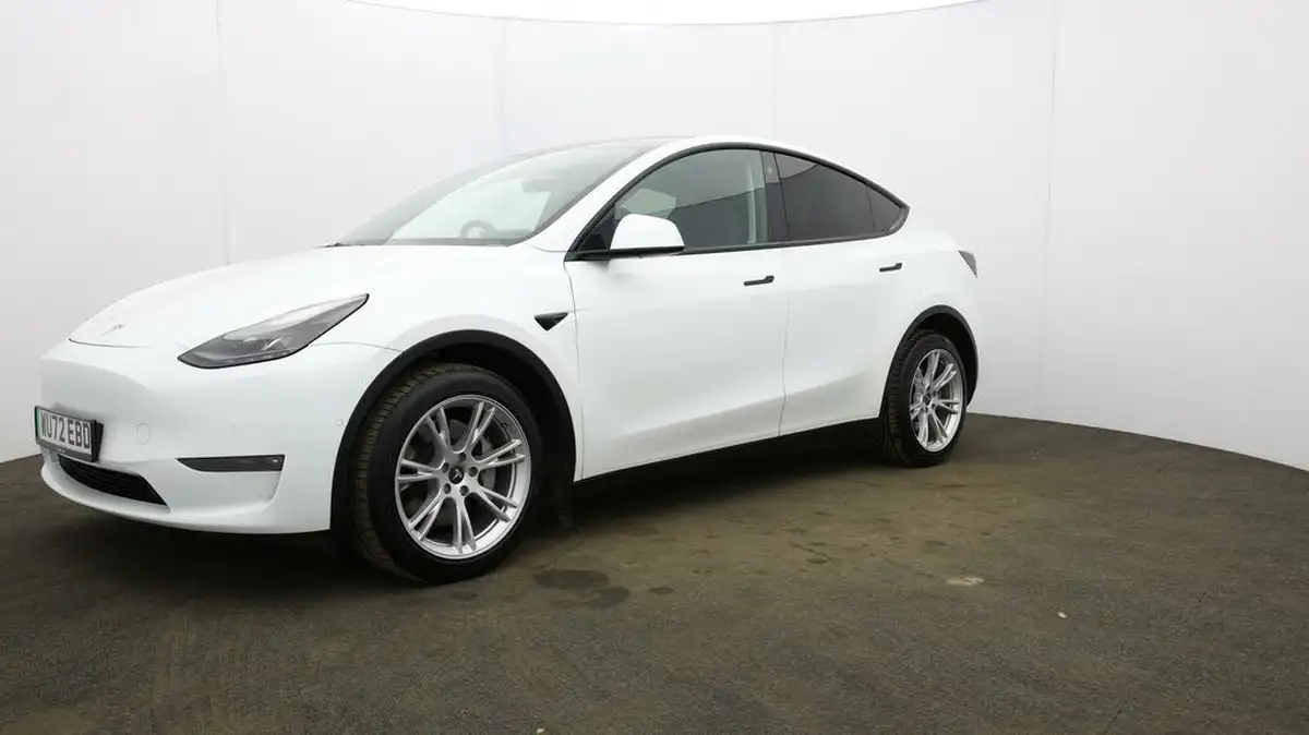 2022-tesla-model-y-e-long-range-big-2