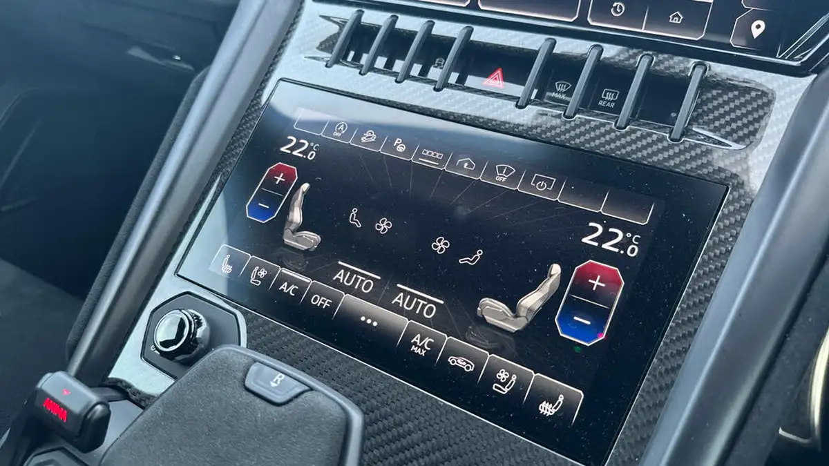 2024-lamborghini-urus-40-no-trim-big-16