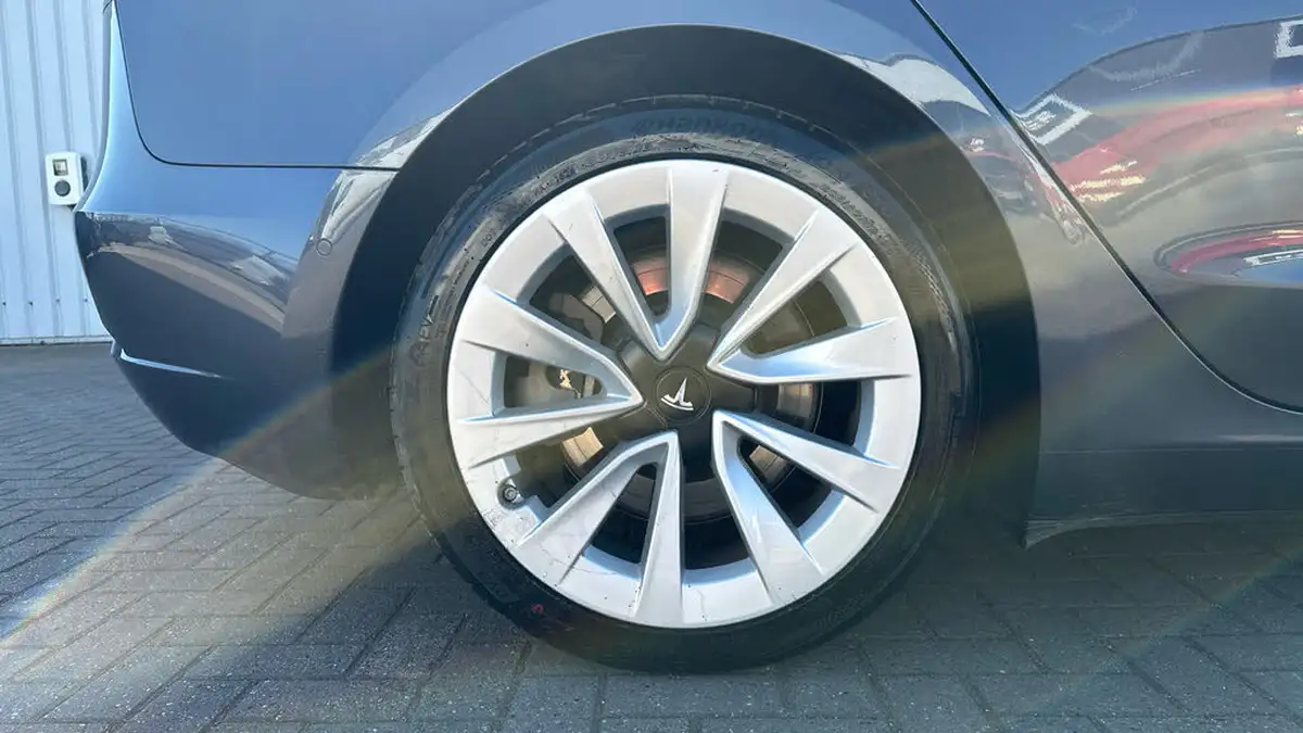 2021-tesla-model-3-e-long-range-4x4-big-18