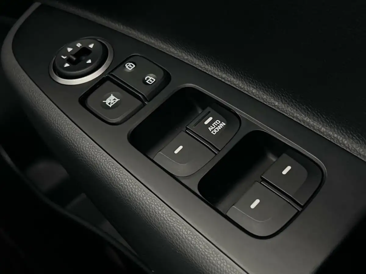 2019-hyundai-i10-10-play-big-26