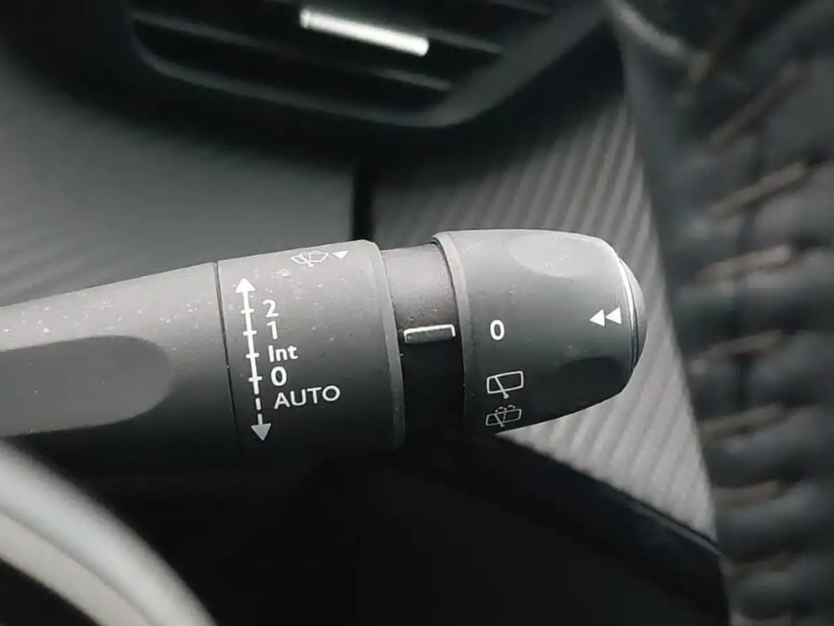 2021-peugeot-208-12-puretech-allure-premium-100bhp-big-14