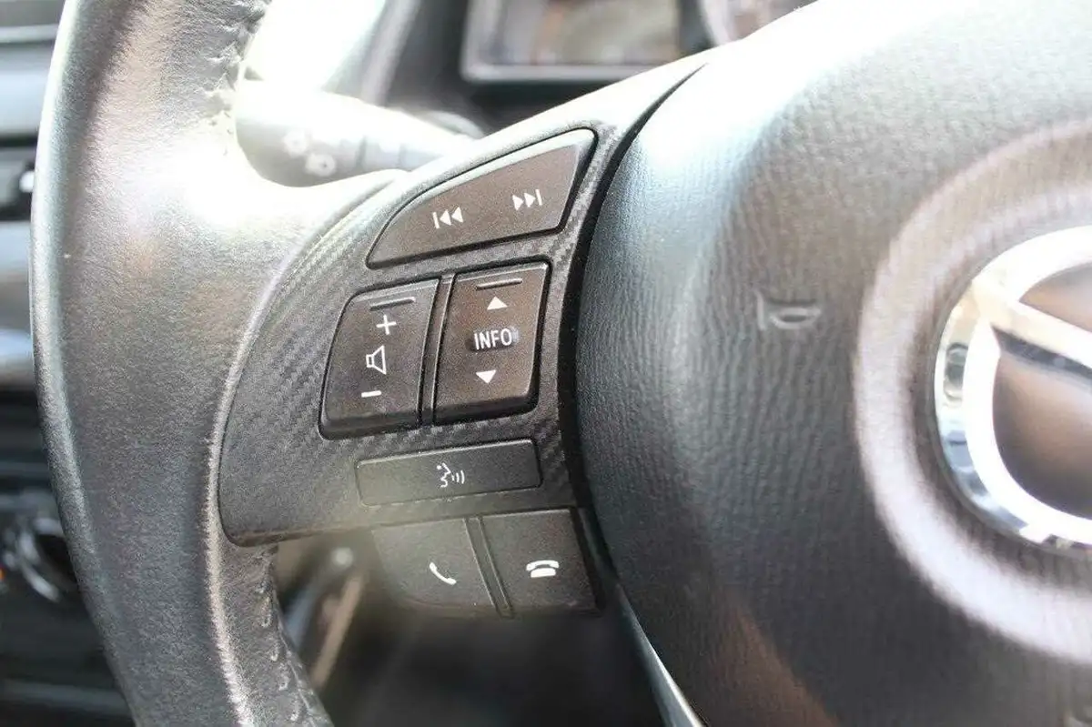 2016-mazda-mazda2-15-se-l-nav-big-18