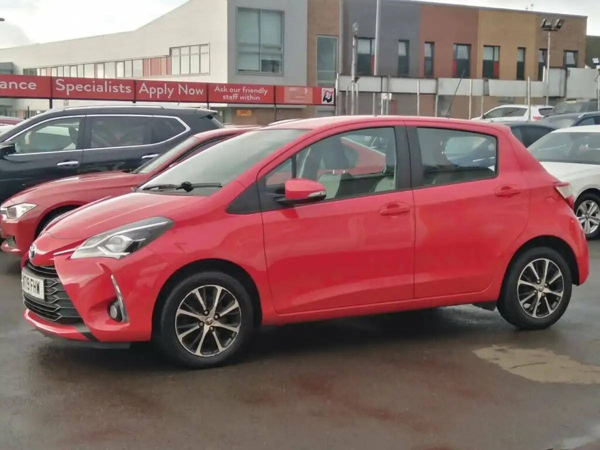 2019-toyota-yaris-15-vvt-i-icon-tech-111bhp-1496cc-big-5