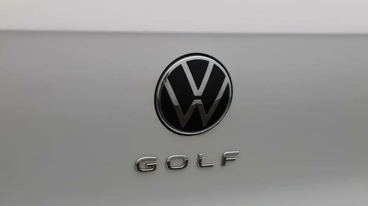 2022-volkswagen-golf-15-tsi-life-130ps-hatchback-big-20