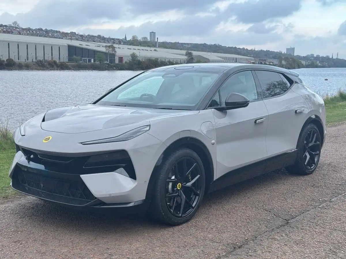 2023-lotus-eletre-e-r-big-19