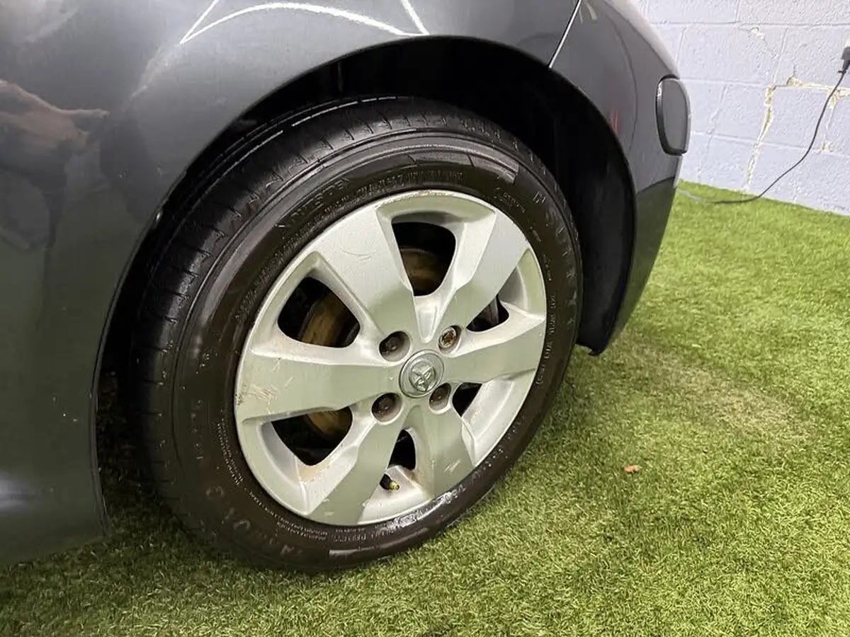 2011-toyota-aygo-10-aygo-go-vvt-i-5d-big-13