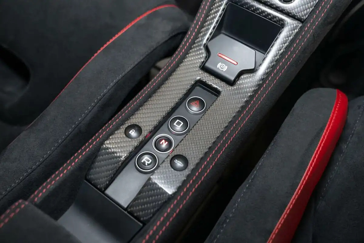 2015-mclaren-675lt-38-big-17