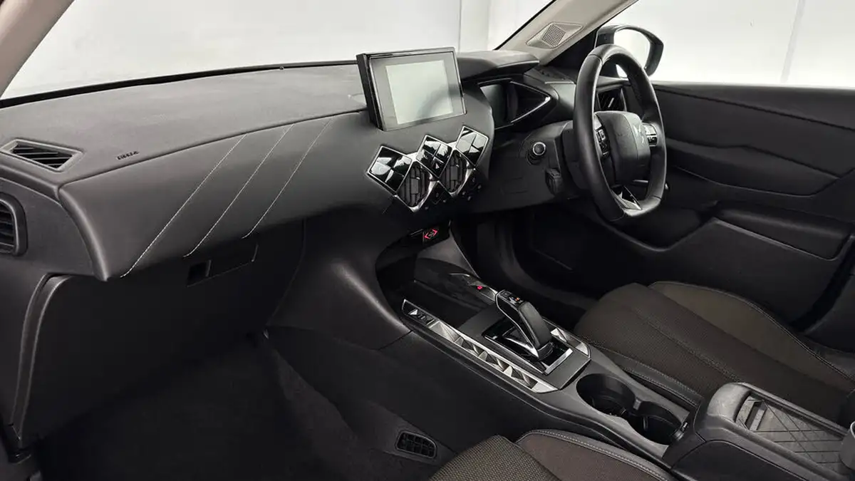 2022-ds-ds-3-crossback-e-tense-bastille-big-8