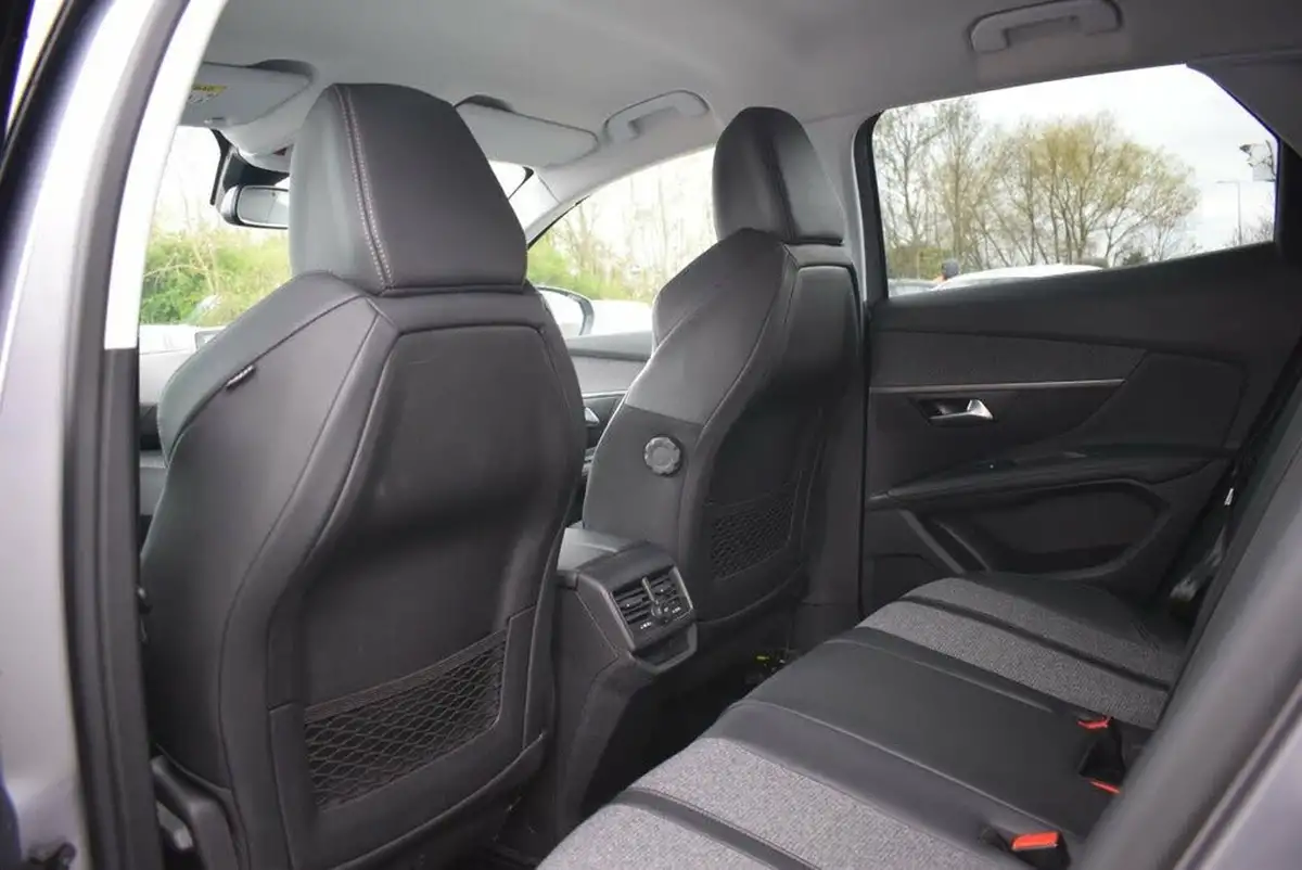 2019-peugeot-3008-suv-12-puretech-allure-big-11