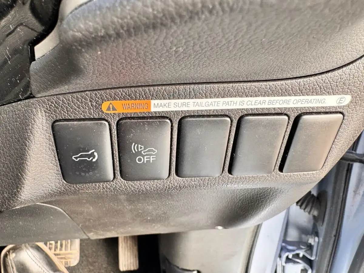 2015-mitsubishi-outlander-20-gx4h-phev-big-24