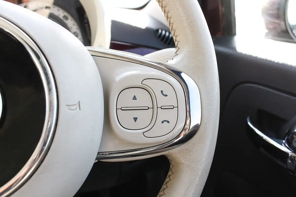 2016-fiat-500-12-lounge-dualogic-big-34