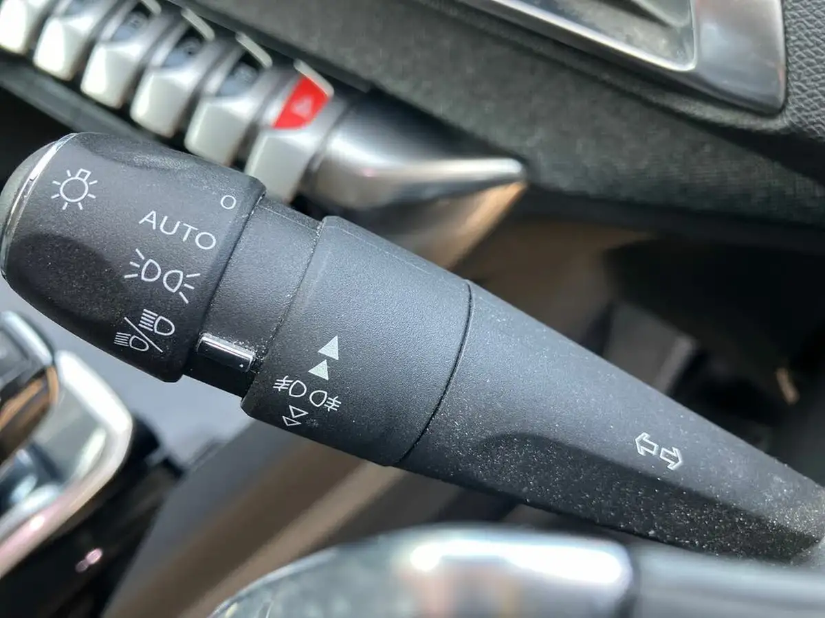2020-peugeot-5008-suv-12-puretech-allure-eat8-big-33