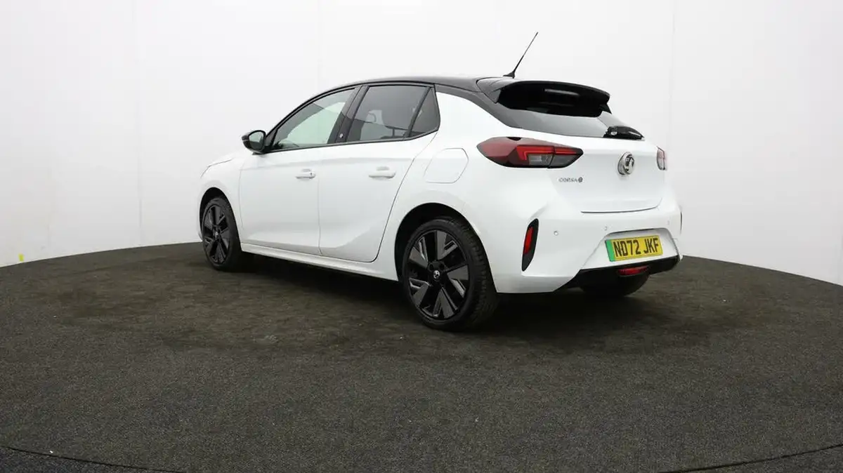2022-vauxhall-corsa-e-gs-line-electric-big-4
