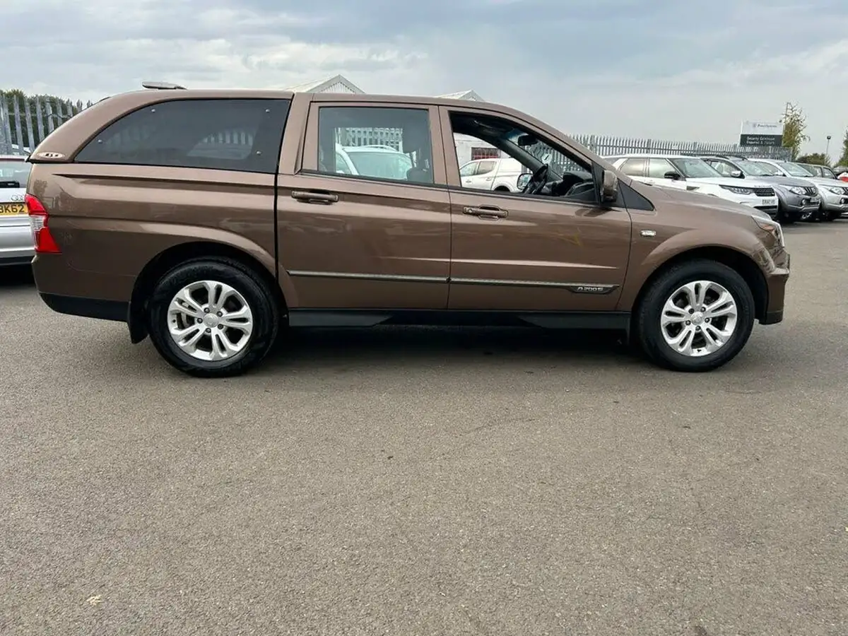 2015-kgm-ssangyong-korando-sports-20td-ex-auto-big-10
