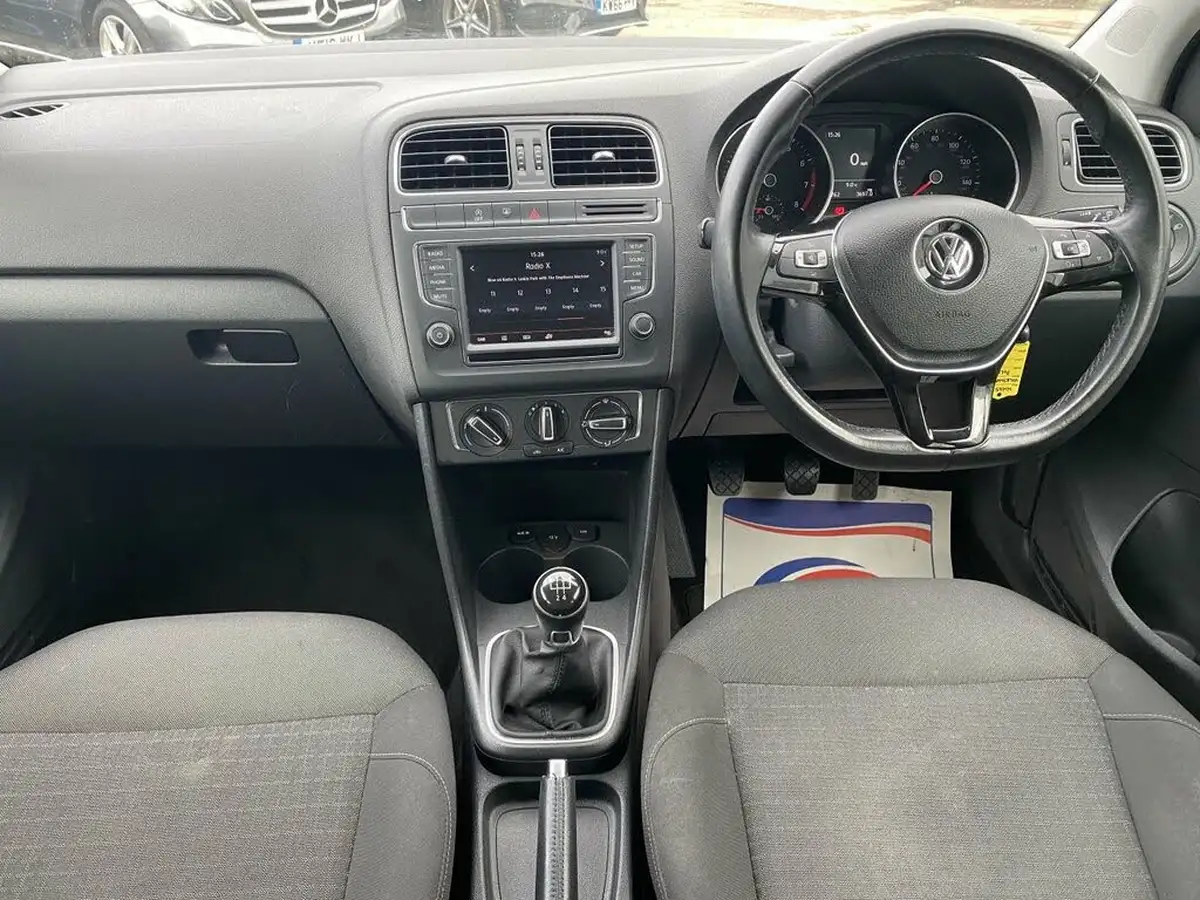 2015-volkswagen-polo-12-tsi-se-5d-big-26