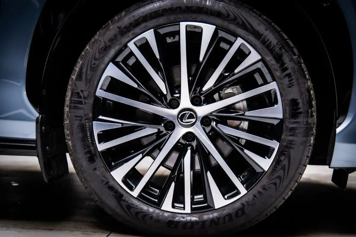 2024-lexus-rz-450e-e-takumi-big-35