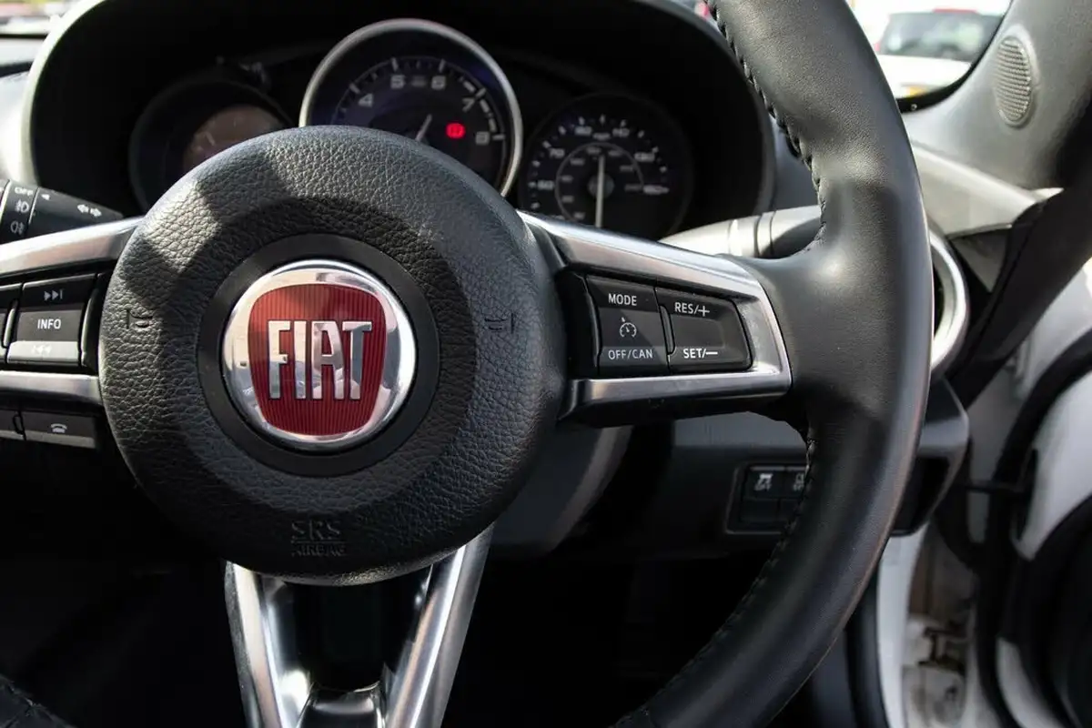2018-fiat-124-14-multiair-124-spider-lusso-big-19