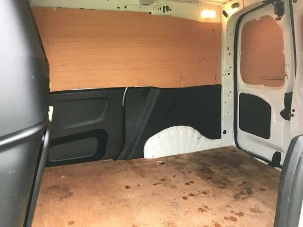 2021-peugeot-partner-15-bluehdi-1000-professional-100ps-eu6dt-panel-big-7