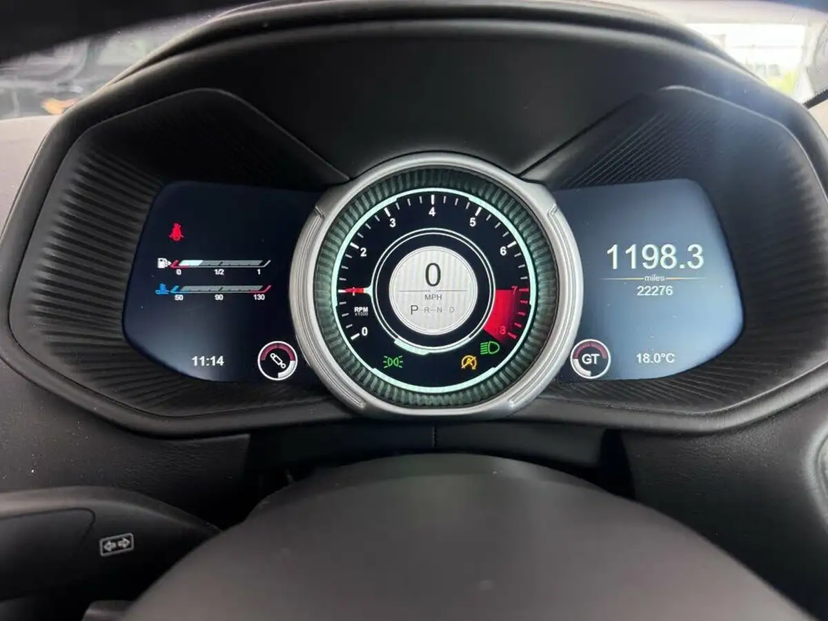 2017-aston-martin-db11-52-v12-launch-edition-big-24