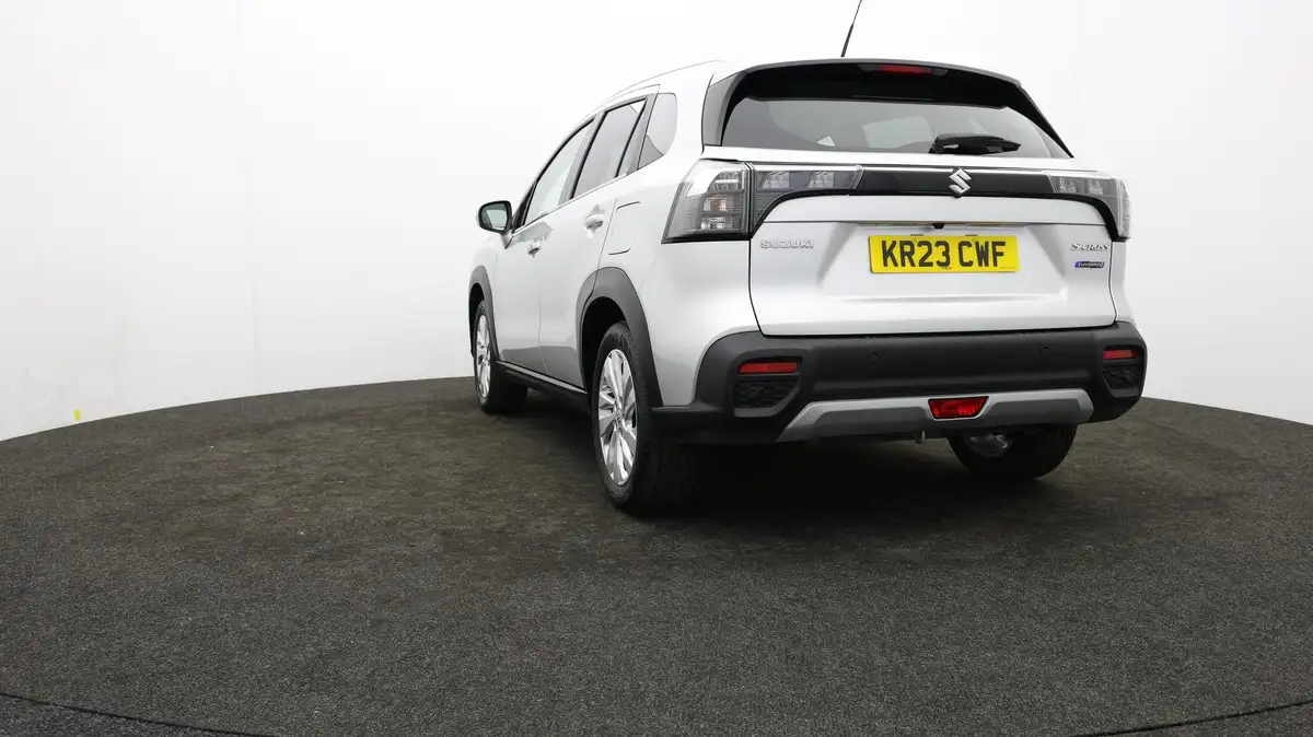 2023-suzuki-s-cross-15-motion-big-22