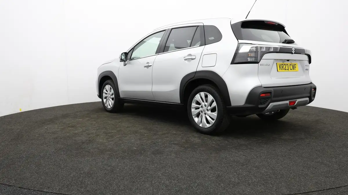 2023-suzuki-s-cross-15-motion-big-4
