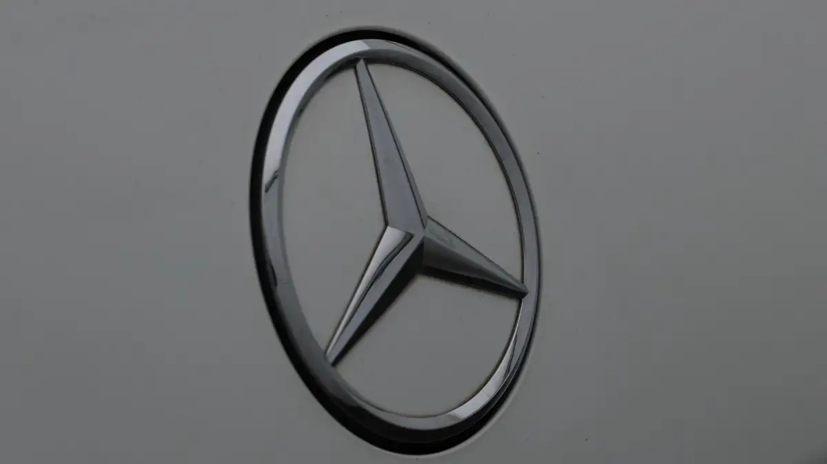 2020-mercedes-benz-cla-13-cla-180-amg-line-premium-plus-coupe-4d-big-22