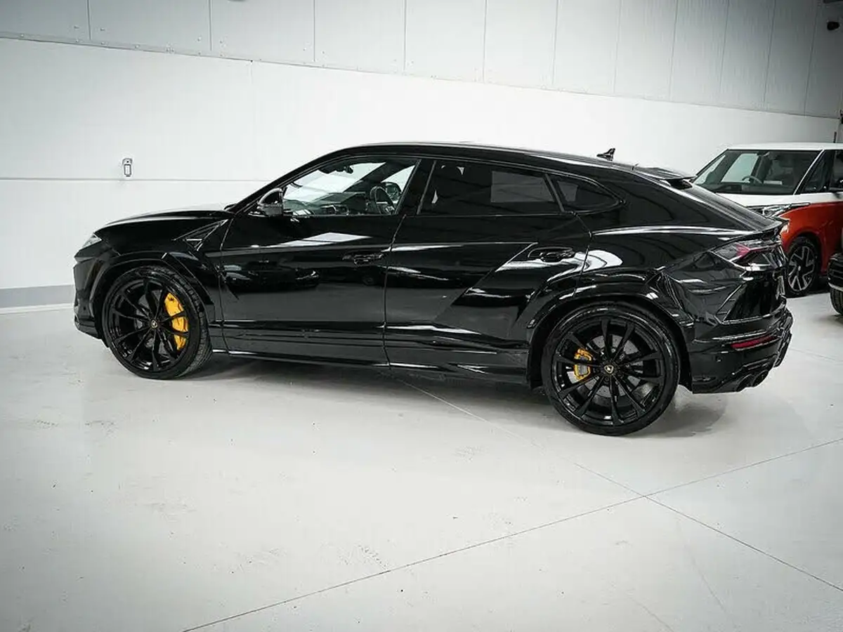 2022-lamborghini-urus-40-no-trim-big-25