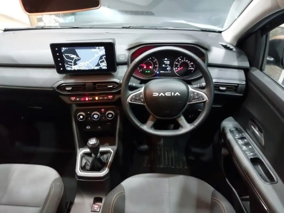2024-dacia-sandero-stepway-10-tce-extreme-90bhp-big-6